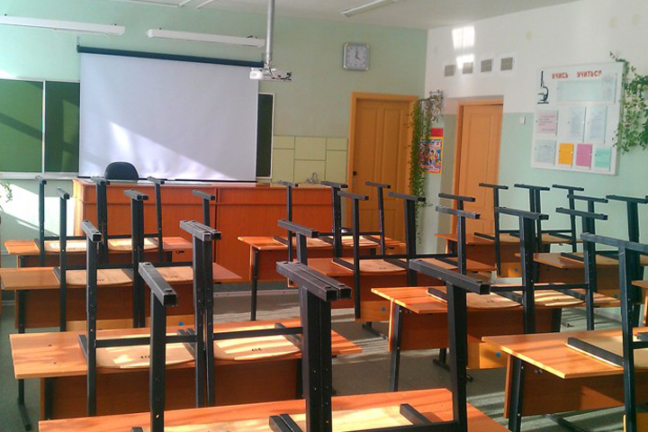 Красноярский школьник стулом разбил учителю голову 