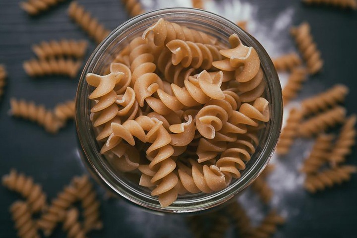 Самые дешевые макароны подорожали вдвое, а рис — в полтора раза: еженедельный мониторинг цен