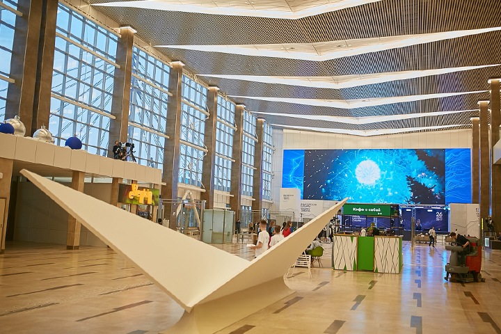 Красноярский аэропорт усилил меры безопасности из-за оспы обезьян Красноярский аэропорт усилил меры безопасности из-за оспы обезьян