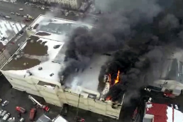 «Папочка, я тебя люблю, я умираю»: родственники погибших в «Зимней вишне» рассказали, как их не пускали к детям