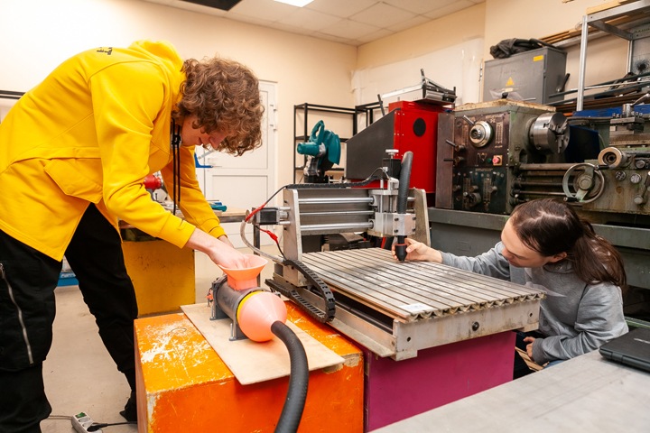 Иркутские студенты создали 3D-принтер для печати снегом Иркутские студенты создали 3D-принтер для печати снегом