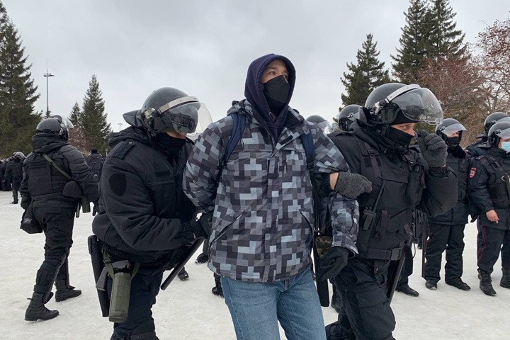 Суд признал незаконным длительное задержание новосибирцев после митинга 6 марта Суд признал незаконным длительное задержание новосибирцев после митинга 6 марта