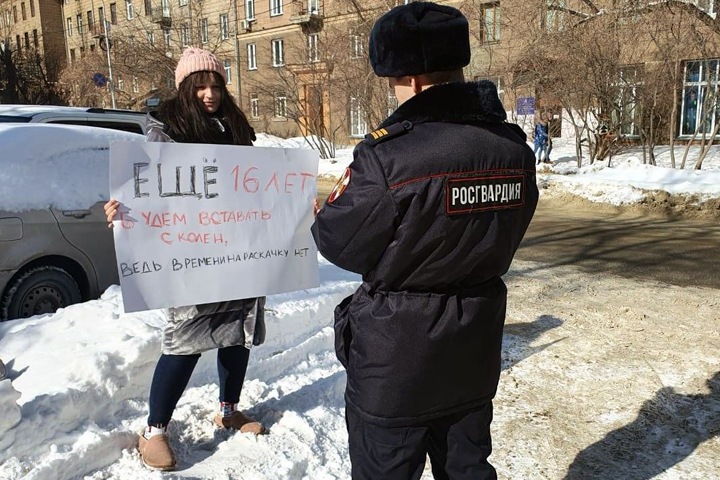 Одиночные пикеты против обнуления сроков Путина начались в Новосибирске Одиночные пикеты против обнуления сроков Путина начались в Новосибирске