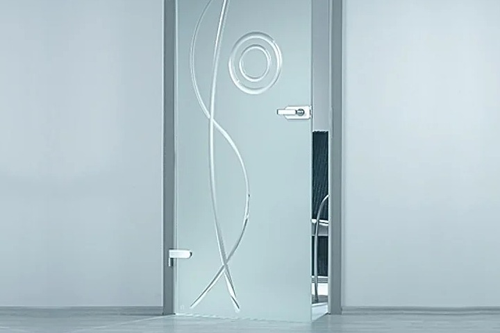 Стеклянные двери и их особенности