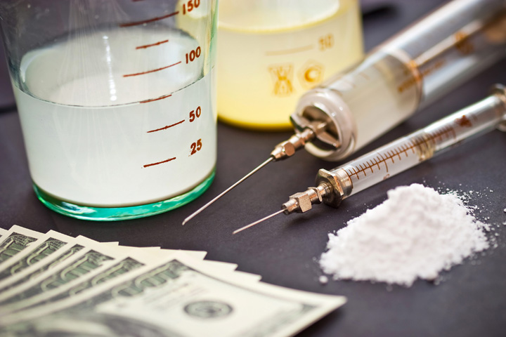 60-летняя красноярка привлекла 13-летнюю внучку к торговле наркотиками