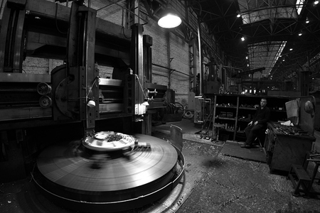 Завод «ЭЛСИБ» переходит на неполную рабочую неделю, чтобы избежать увольнений