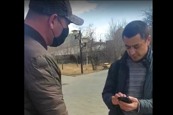 Мэр Читы попытался приказать сшить маску местному жителю Мэр Читы попытался приказать сшить маску местному жителю