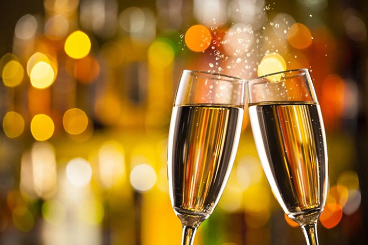 Сибиряки потратили на шампанское почти на 60% меньше, нежели в 2019 году Сибиряки потратили на шампанское почти на 60% меньше, нежели в 2019 году