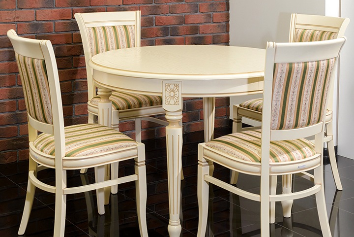 Столы и стулья из массива дуба- надежность и элегантность