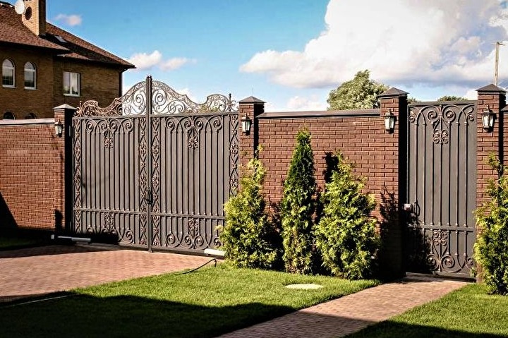 Какие ворота выбрать для своего дома