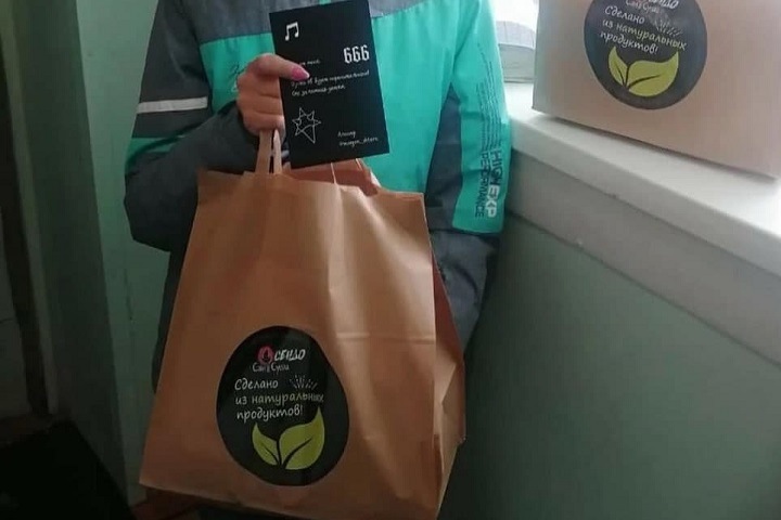 Поставщики отрицают отказ сибирских детдомов от наборов суши рэпера Моргенштерна из-за его «репутации» Поставщики отрицают отказ сибирских детдомов от наборов суши рэпера Моргенштерна из-за его «репутации»