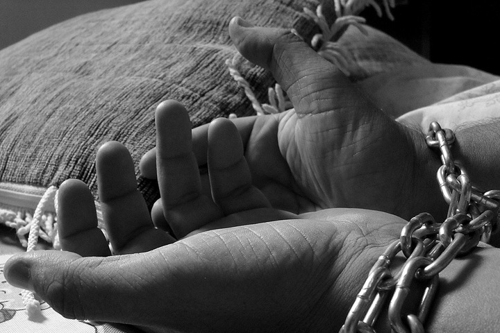 Жители Мариинска использовали девушку с психическим заболеванием как рабыню Жители Мариинска использовали девушку с психическим заболеванием как рабыню