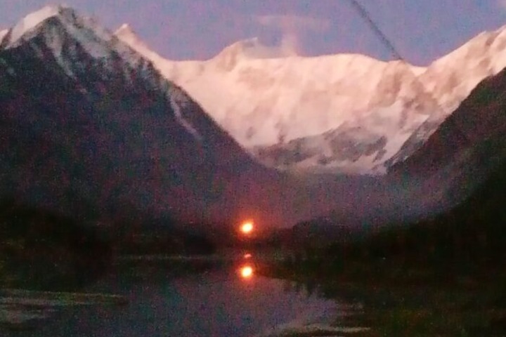 Самая высокогорная часовня России сгорела на Алтае Самая высокогорная часовня России сгорела на Алтае