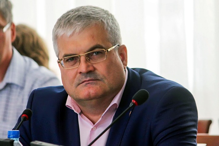 «Если люди во всем разочаруются, проголосуют за орангутана Бату»: Вячеслав Илюхин о новосибирской политике «Если люди во всем разочаруются, проголосуют за орангутана Бату»: Вячеслав Илюхин о новосибирской политике