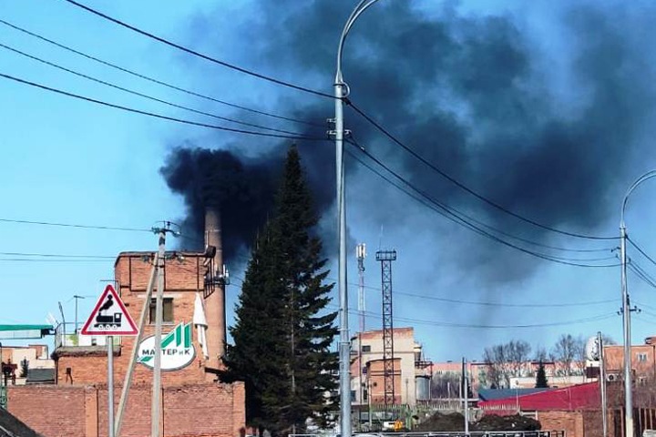 Центр Бердска заволокло черным дымом Центр Бердска заволокло черным дымом