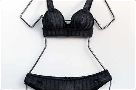 Красноярский художник создал ватные ласты и купальники Красноярский художник создал ватные ласты и купальники