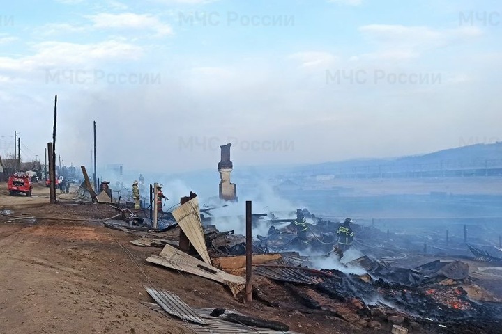 Более 20 человек лишились крова после пожара в забайкальском селе Более 20 человек лишились крова после пожара в забайкальском селе