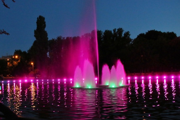 Подсветка фонтана – особенности Подсветка фонтана – особенности